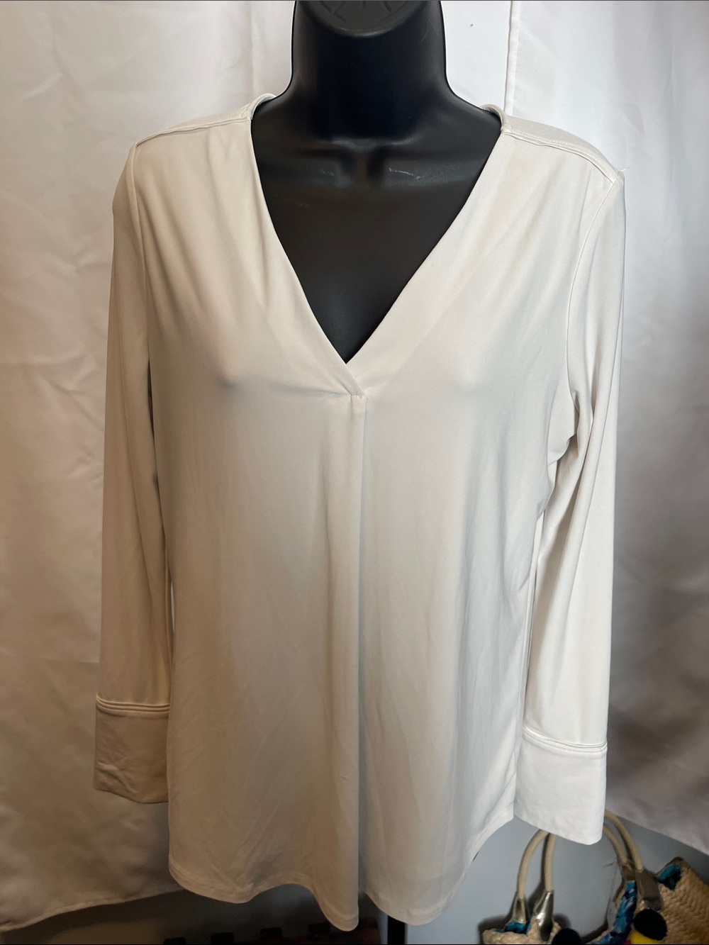 White House Black Market Cream V-Neck Long Sleeve Top